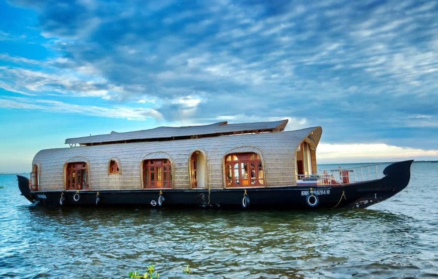 Gorgeous 2 BR Houseboat