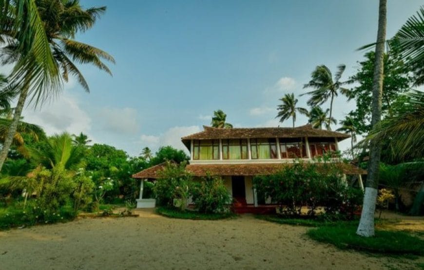 Pozhiyoram Beach Resort Cottage