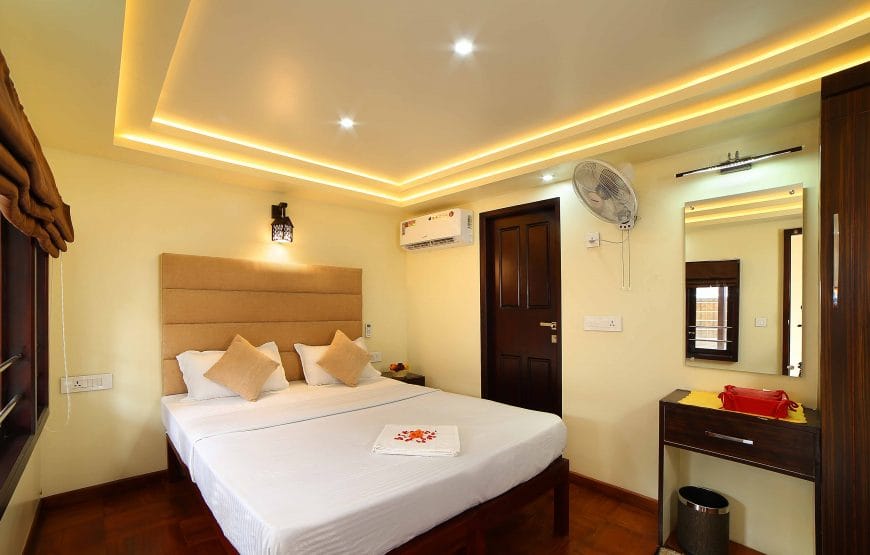 Deluxe one room-AC timing 9 PM to 6 AM (Sharing Houseboat)