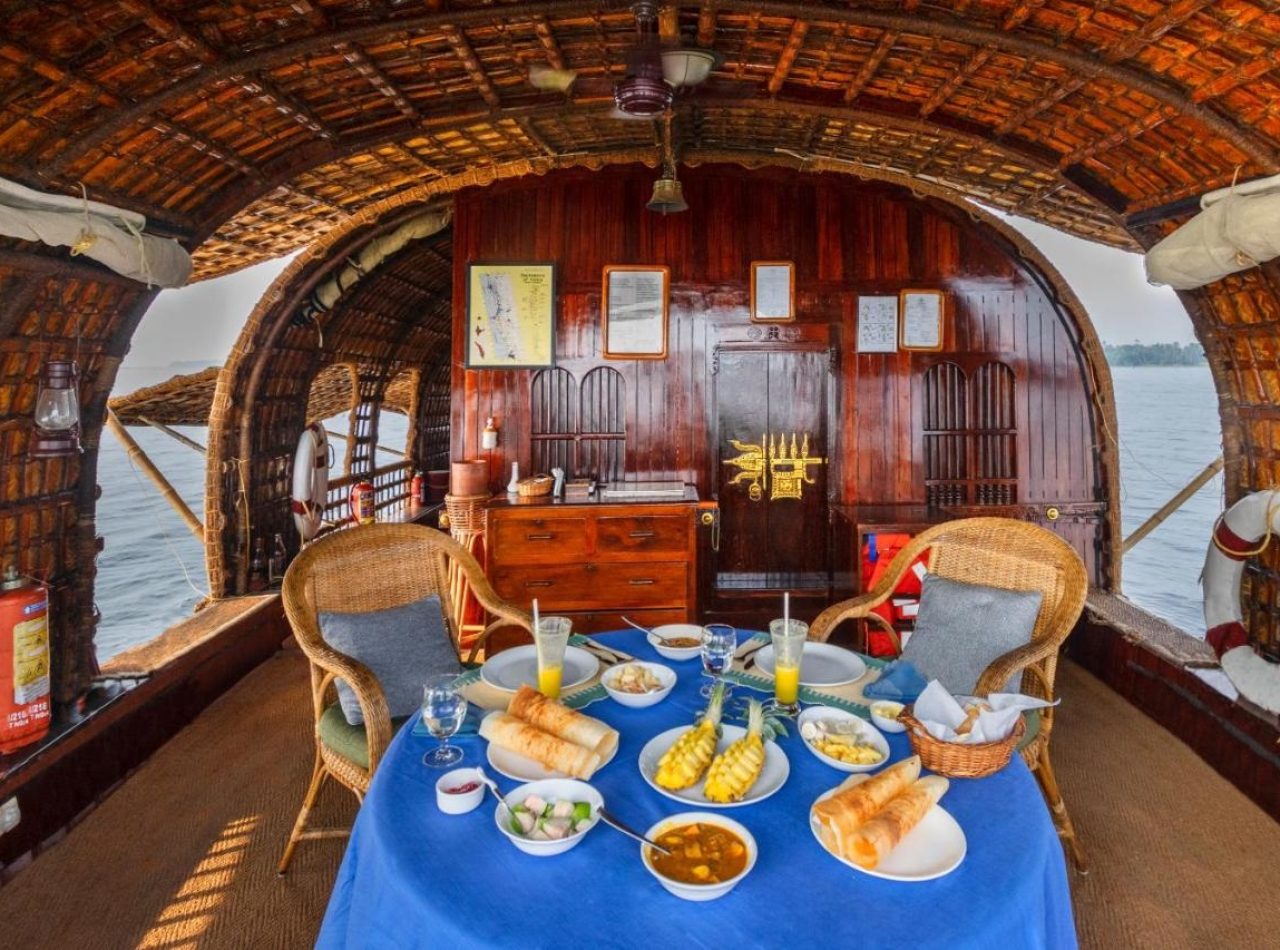 6-hour Private houseboat cruise Alleppey with Kerala lunch during day tour