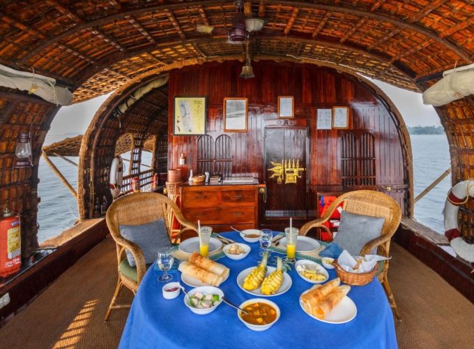 6-hour Private houseboat cruise Alleppey with Kerala lunch during day tour