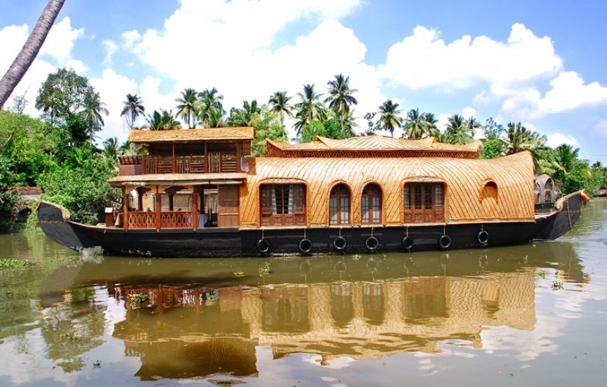 Kumarakom Castle Houseboats