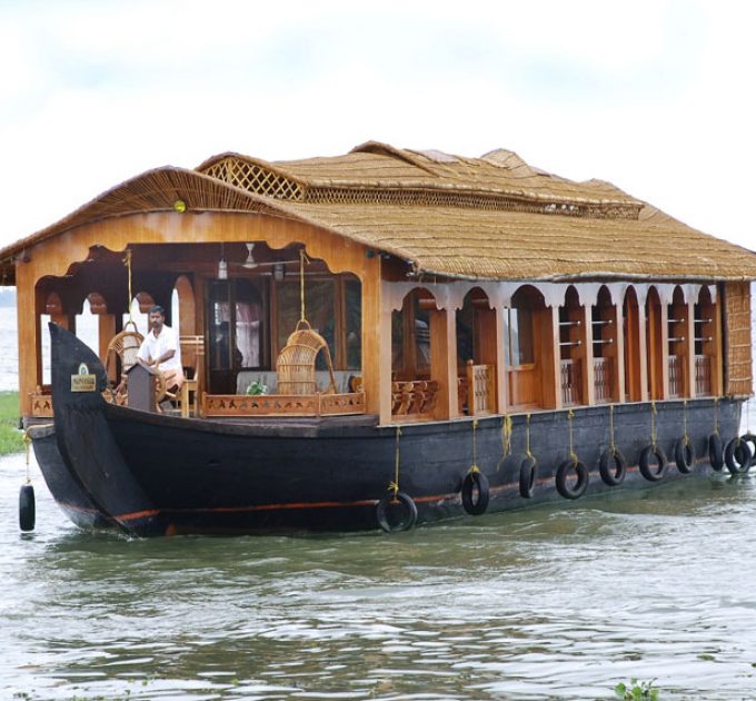 Kumarakom Castle Houseboats