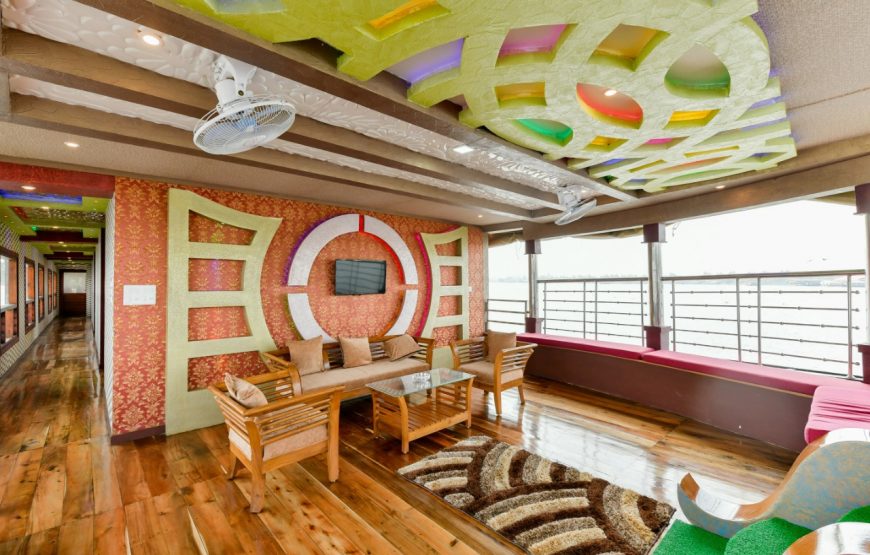 Ten Bedroom Houseboat