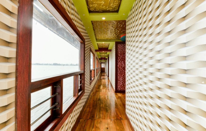 Ten Bedroom Houseboat