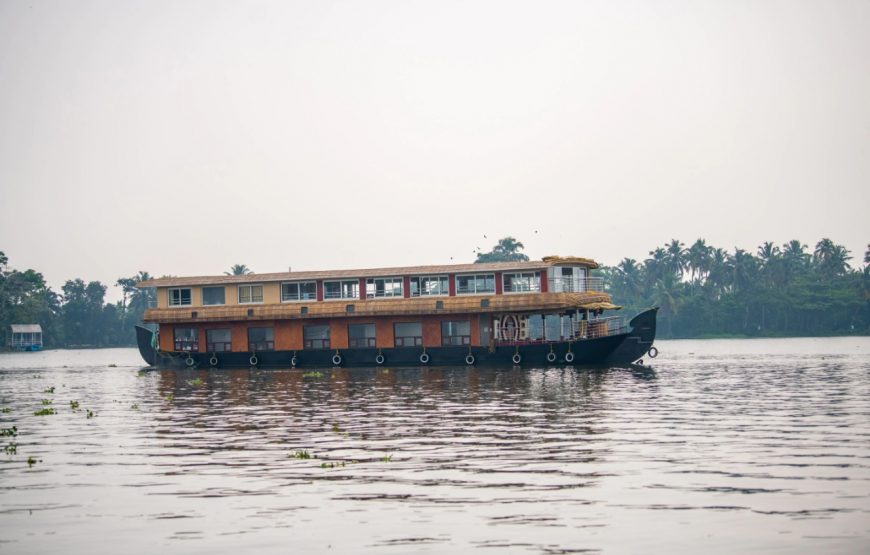 Ten Bedroom Houseboat