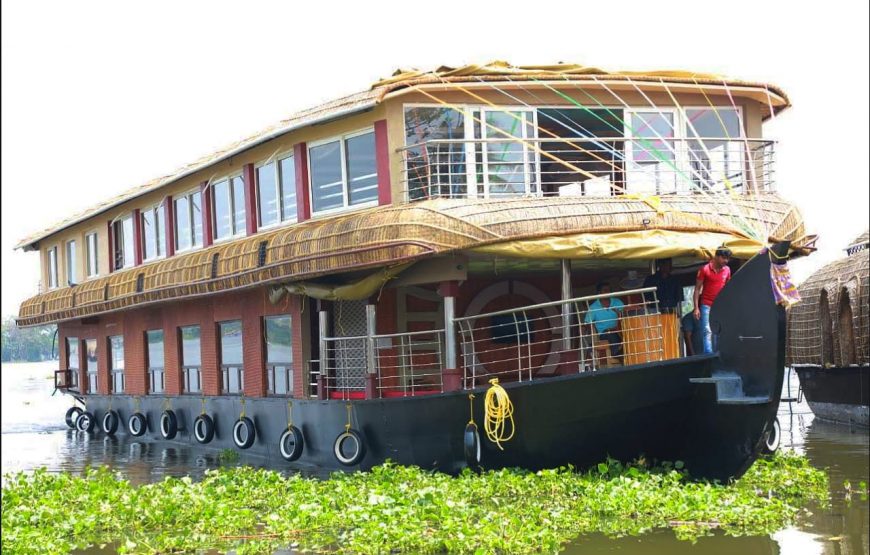 Ten Bedroom Houseboat