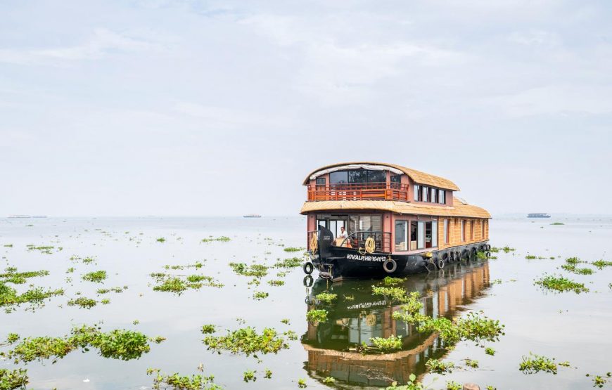 Luxury Four bedroom Houseboat