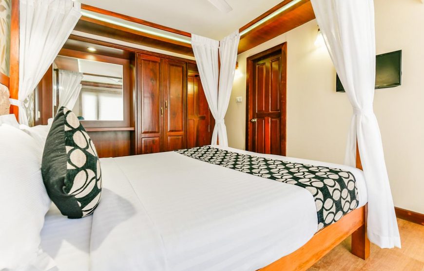 Luxury Four bedroom Houseboat