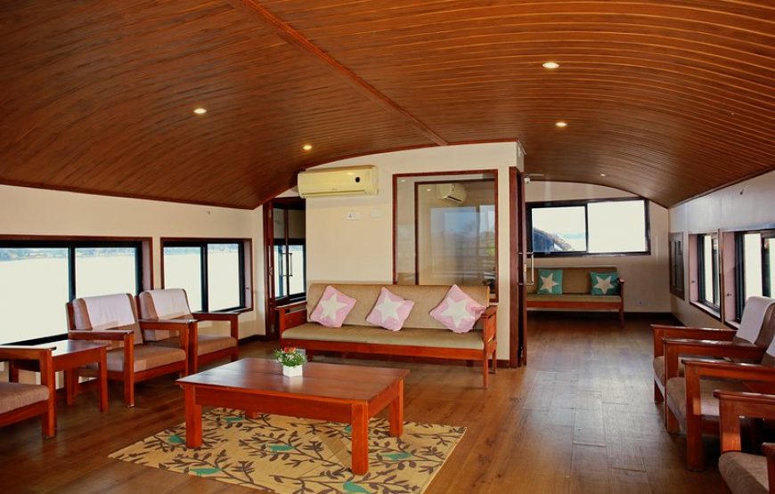 Four Bed Room Luxury Houseboat