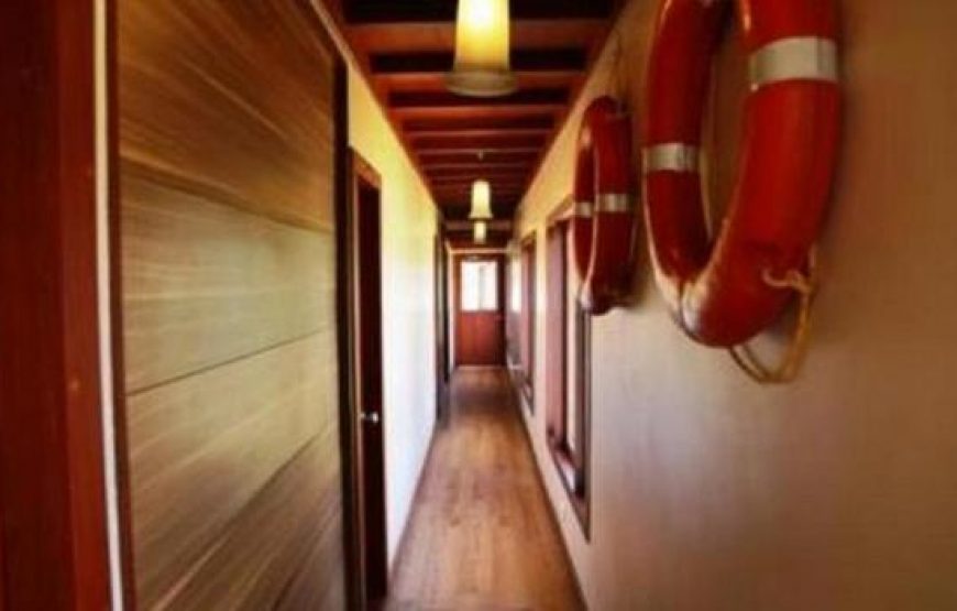 Four Bed Room Luxury Houseboat