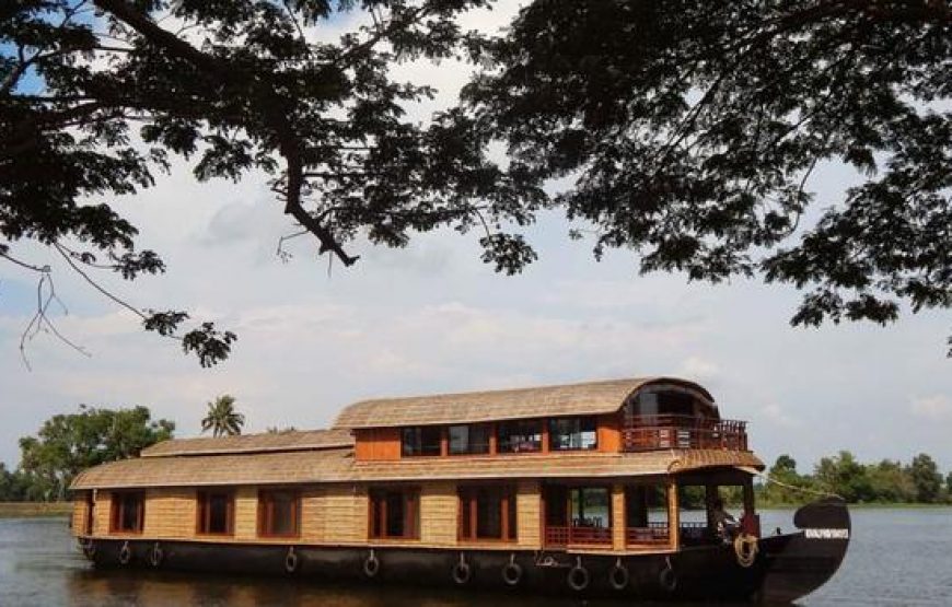 Luxury Four bedroom Houseboat