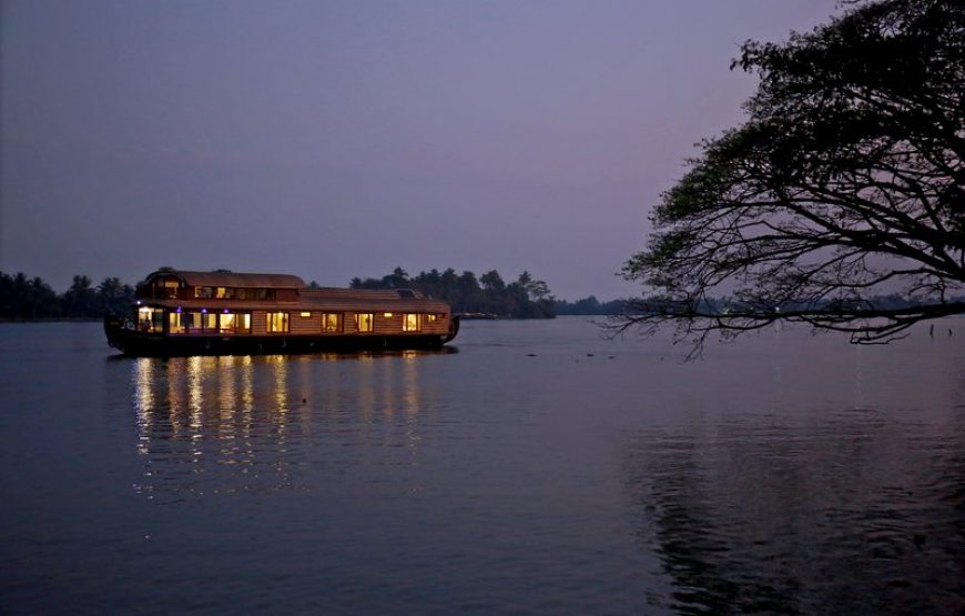 Luxury Four bedroom Houseboat