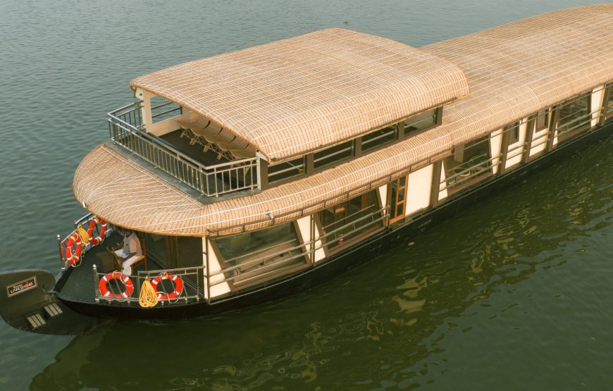 Lake Paradise Luxury Houseboat