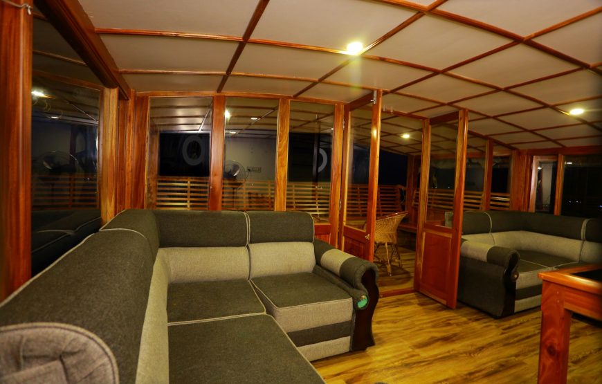 Premium Houseboats