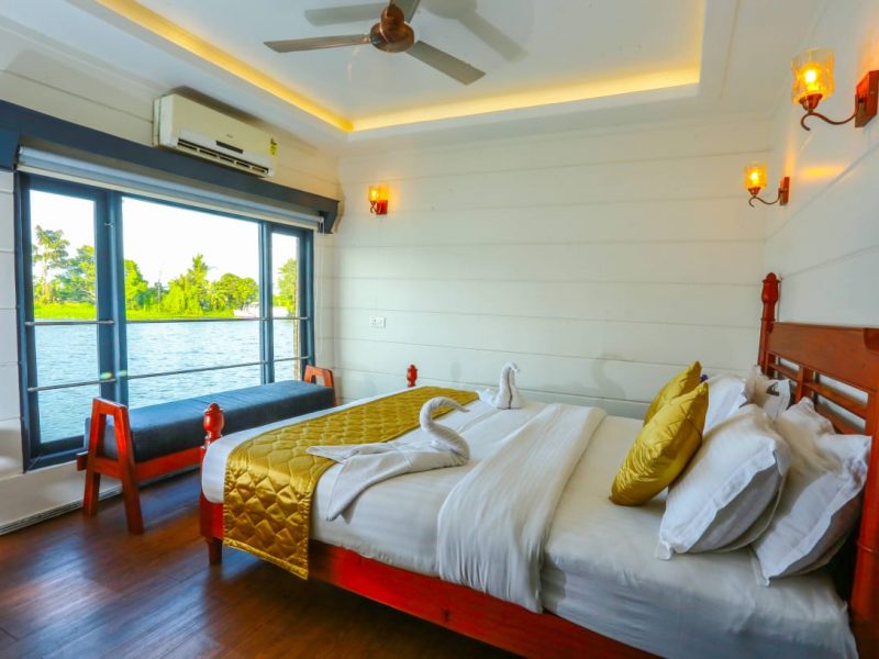 One Bed room Deluxe Private Houseboat