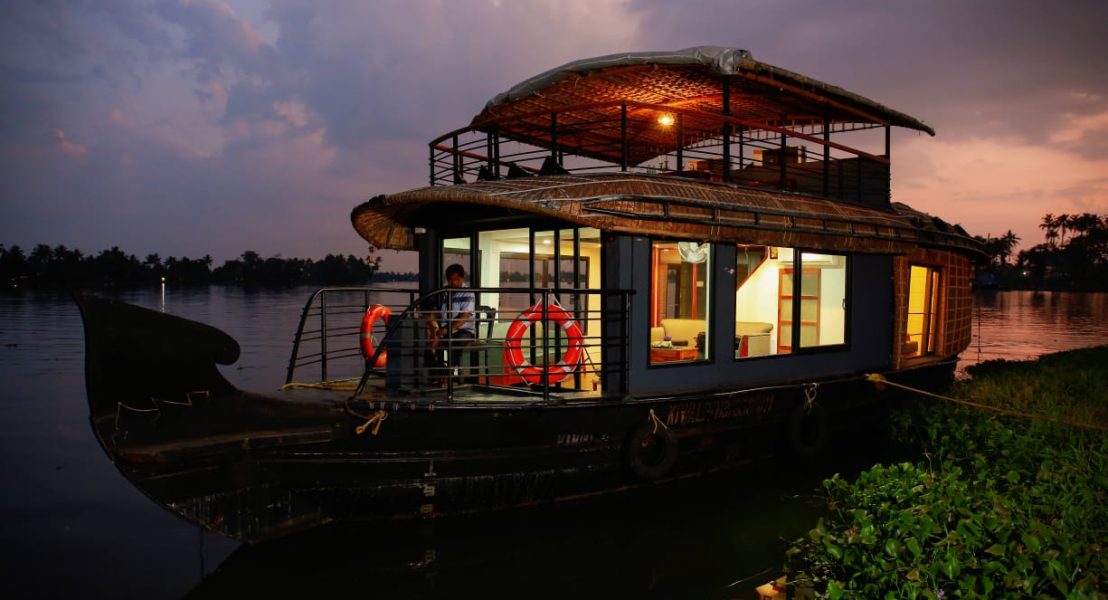 1 Bedroom Houseboat