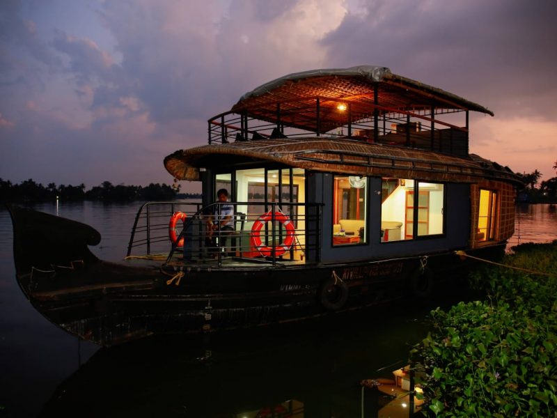 kerala boat house tourism