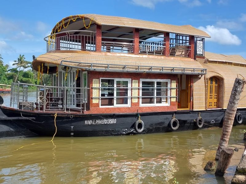 Alleppey or Kumarakom Houseboat