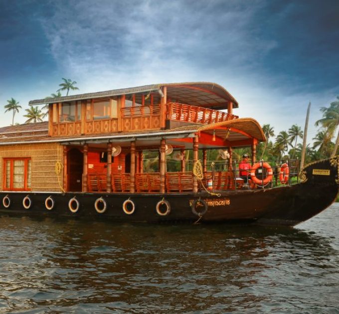 Deluxe Houseboats in Alleppey, Kerala