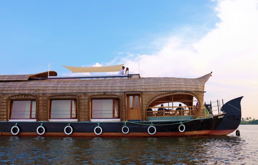 Luxury Houseboat Rental