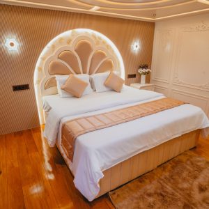 Luxury Houseboats Club By Sanchari Travels (4)