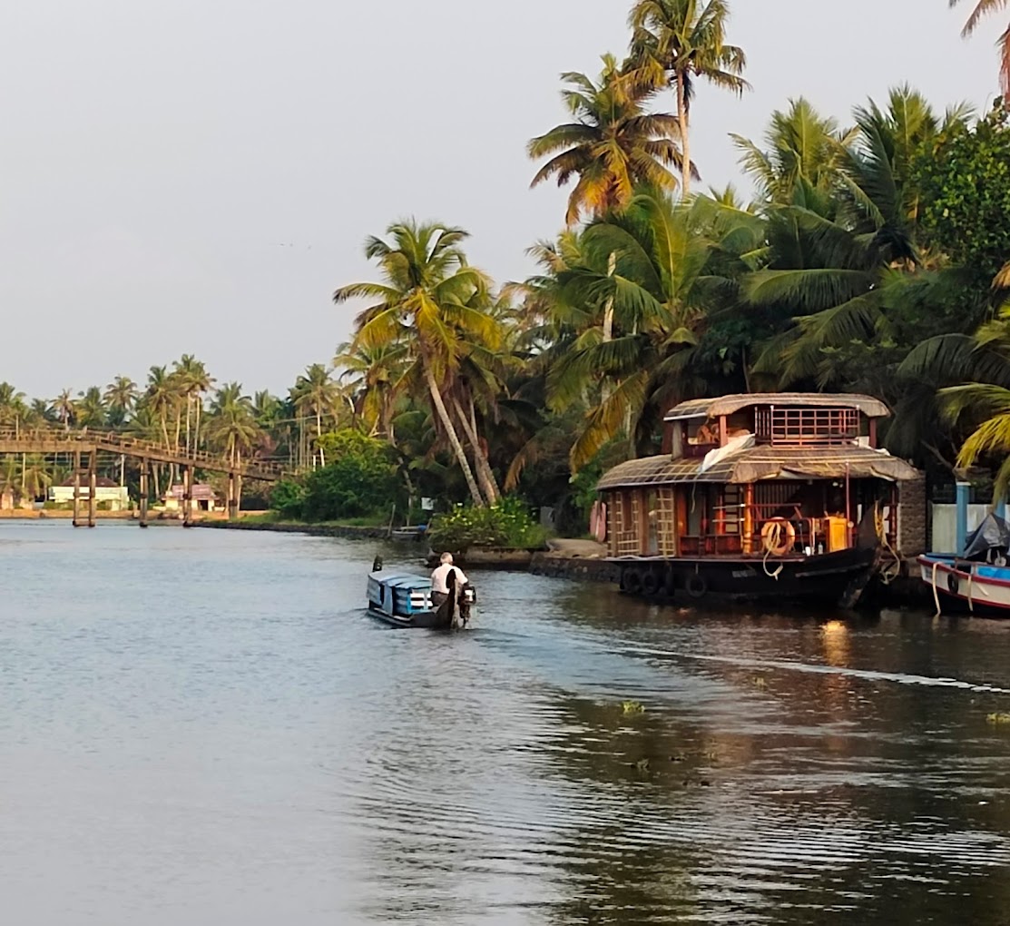 Alleppey to Kumarakom shikkara Boat Tour Sanchari Travels and Actvities