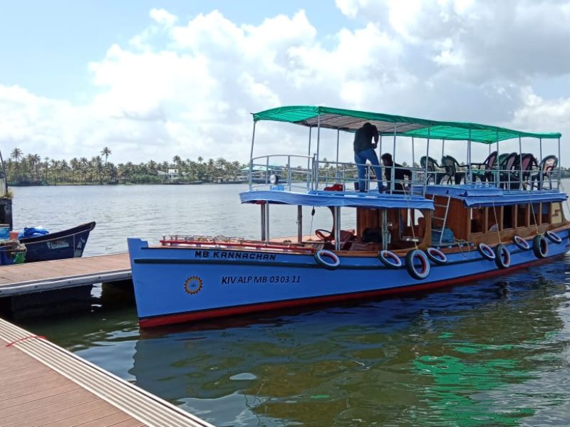 motor boat in alleppey