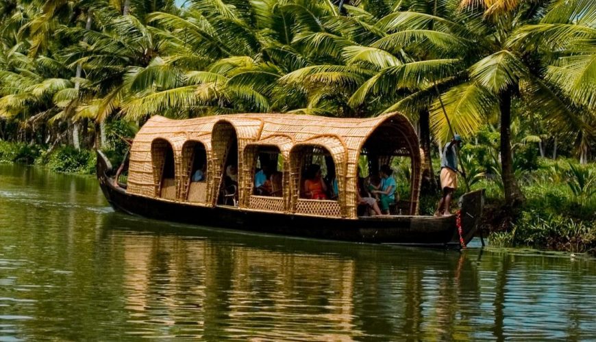 Shikkara Boat in alleppey