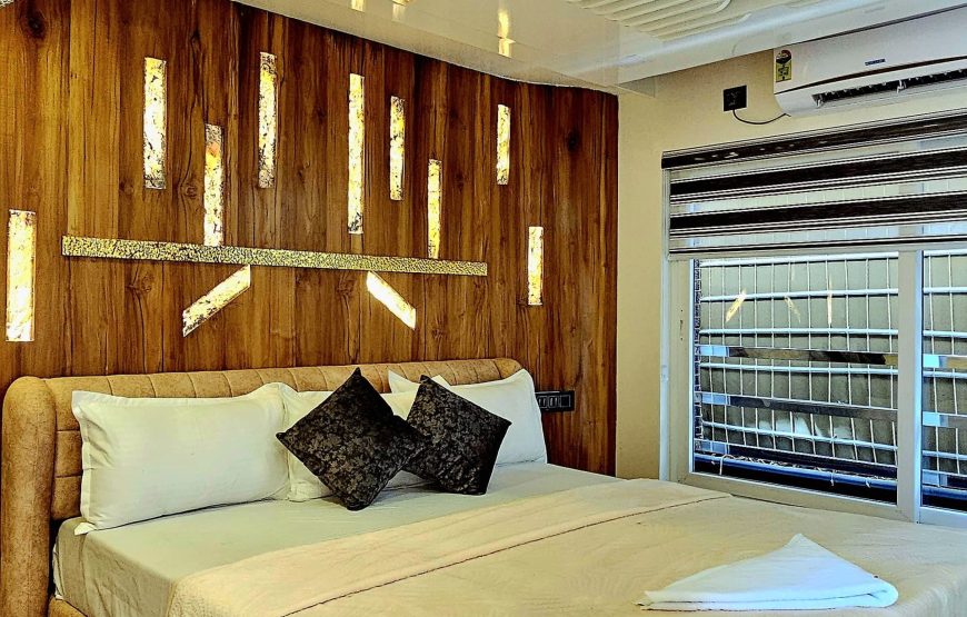 Five Bedroom Houseboat