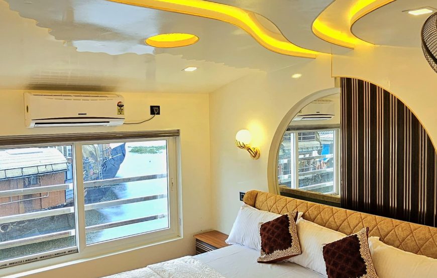 Five Bedroom Houseboat