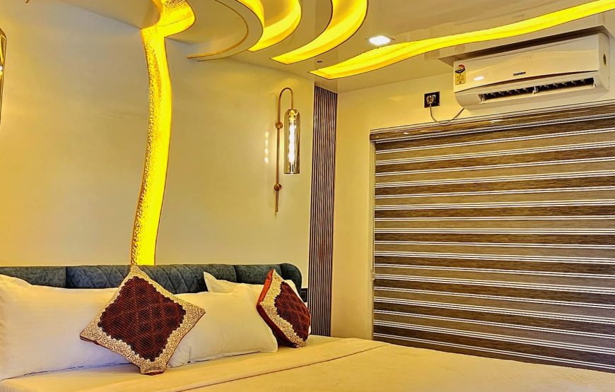 Five Bedroom Houseboat