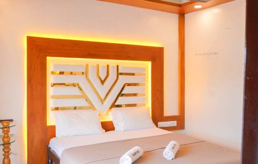 Five Bedroom Houseboat