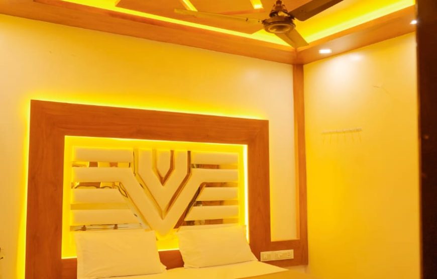 Five Bedroom Houseboat