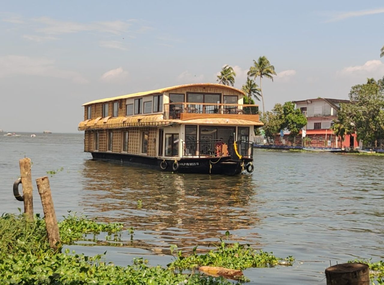 Eight-bedroom Alleppey houseboat cruising on Vembanad Lake at sunset