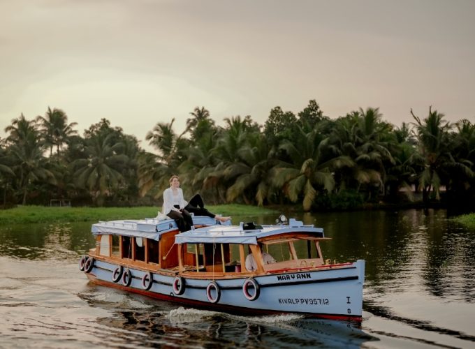 motor boat tour in Alleppey