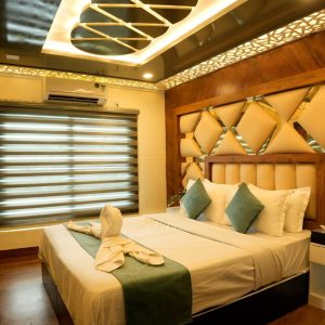 Six bedroom Deluxe Houseboat (11)
