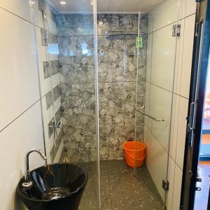 Six bedroom Deluxe Houseboat (15)