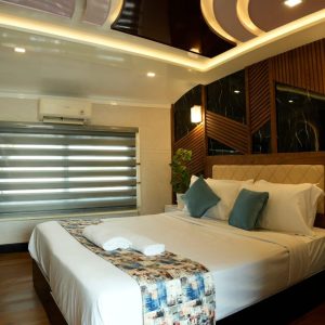 Six bedroom Deluxe Houseboat (8)