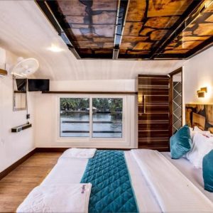 six bedroom luxury houseboat (4)